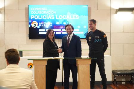 Foto de grupo de la firma del convenio de Policías Locales de la DPH.