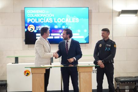 Foto de grupo de la firma del convenio de Policías Locales de la DPH.