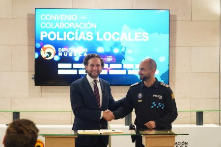Foto de grupo de la firma del convenio de Policías Locales de la DPH.