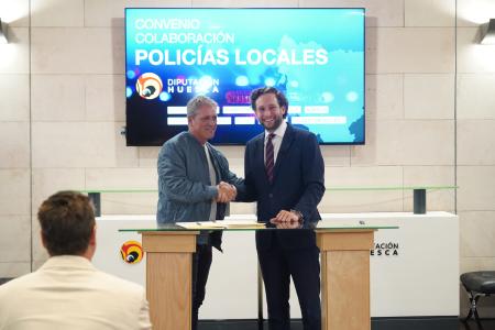 Foto de grupo de la firma del convenio de Policías Locales de la DPH.