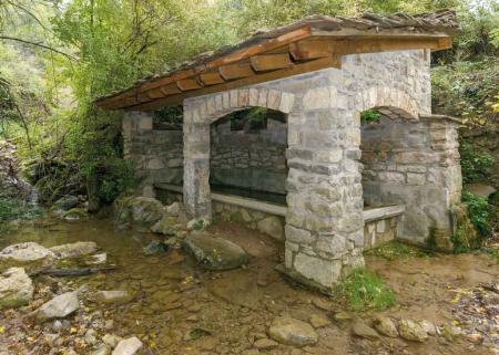 El lavadero y la central hidroeléctrica de Laguarta