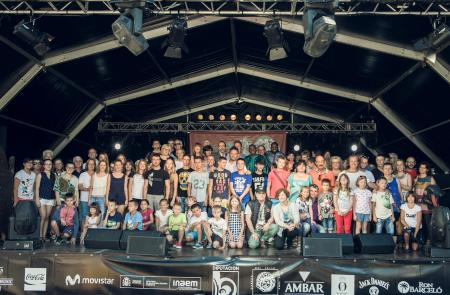 Imagen: Foto de familia de los premiados. Imágenes de Jorge Fuembuena.