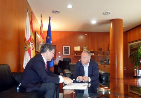 Imagen: La primera reunión entre el Presidente de la DPH y el Consejero de...