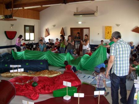 Imagen: Taller de Nutrición. Reproducción a gran tamaño del recorrido de los alimentos en el aparato digestivo.