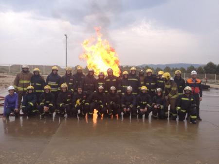 Se cierra la formación básica para bomberos con la intervención en...