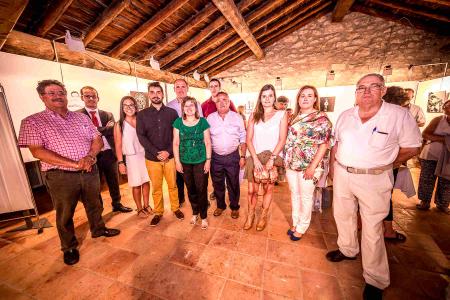 Imagen: Elisa Sanjuán junto a Pablo Pérez y otros organizadores y colaboradores de la 13ª edición de Estoesloquehay. Imágenes de Javier Rosa.