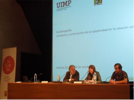 Imagen: Berta Fernández, diputada de Cultura, ha participado en la inauguración del curso junto a Pedro Vicente, director de Visiona, y Tomás Zarza, organizador del seminario.