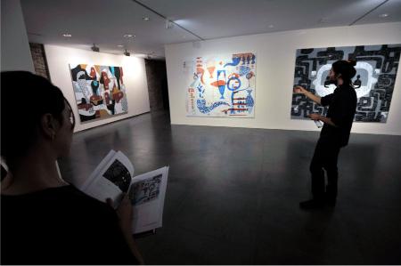 Alva Moca, Berta Fernández, Teresa Luesma y Álvaro Calvo durante la vista a la exposición que se inaugura el próximo viernes.