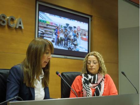 Imagen: Berta Fernández y Teresa Luesma durante la rueda de prensa donde se han dado a conocer los nombres de los becados.