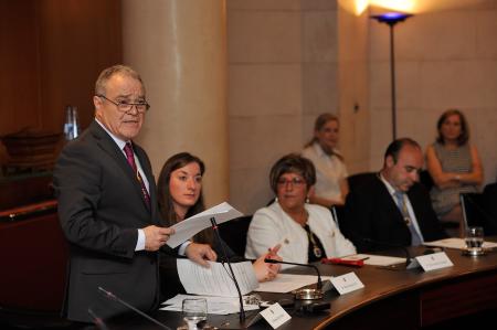 Foto de familia de los veinticindo diputados provinciales. Imágenes de P. OTÍN.