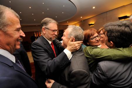 Foto de familia de los veinticindo diputados provinciales. Imágenes de P. OTÍN.