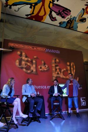 Cristina de la Hera, Luis Gutiérrez y Víctor Rodríguez, junto al actor Quique Lera, en la presentación de la nueva web.