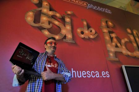 Cristina de la Hera, Luis Gutiérrez y Víctor Rodríguez, junto al actor Quique Lera, en la presentación de la nueva web.