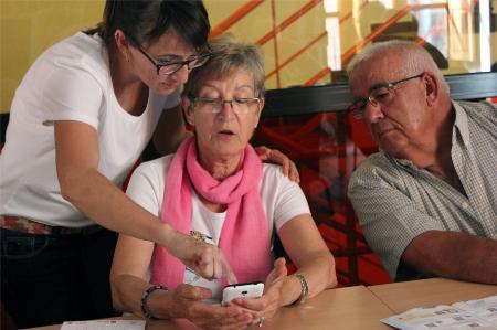 Imagen: Dos alumnos en Binéfar, durante uno de los cursos desarrollados.