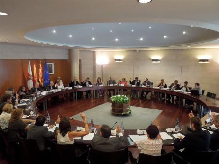 Imagen: Instantánea del momento de la votación de una de las mociones.