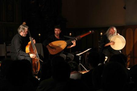 Imagen: Jordi Savall, Ferrán Savall y Pedro Estevan