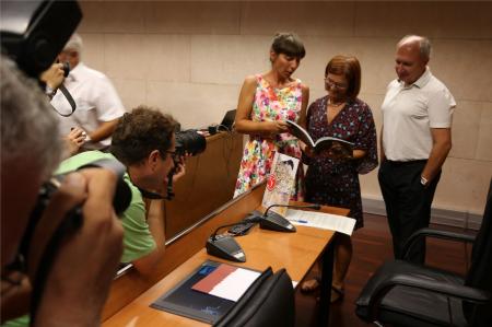 Imagen de un momento de la presentación, con Francisco Orduna, Maribel de Pablo y Rebeca Rodrigo.