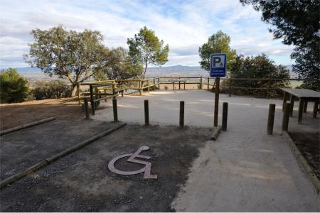 El mirador se encuentra junto a una zona recreativa en la sierra de San Quílez. Fotos: P. OTÍN.