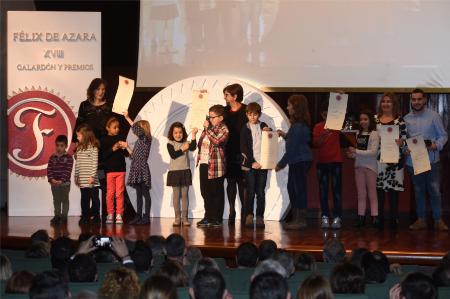 Foto de familia de todos los premiados de la gala de los XVIII Félix de Azara. Fotos: J. BLASCO.