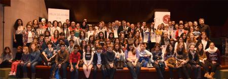 Foto de familia de todos los premiados de la gala de los XVIII Félix de Azara. Fotos: J. BLASCO.
