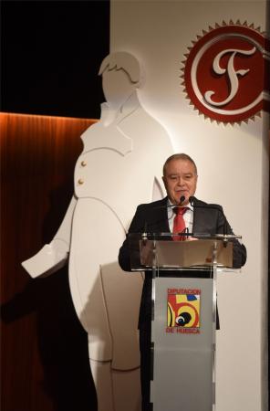 Foto de familia de todos los premiados de la gala de los XVIII Félix de Azara. Fotos: J. BLASCO.