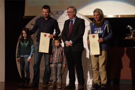 Foto de familia de todos los premiados de la gala de los XVIII Félix de Azara. Fotos: J. BLASCO.