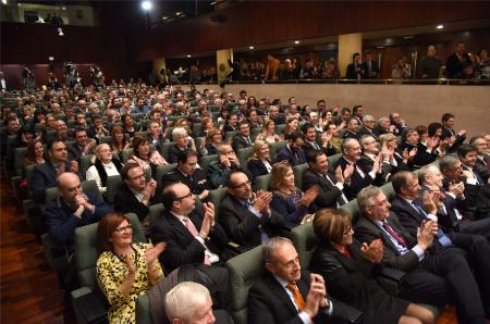 Foto de familia de todos los premiados de la gala de los XVIII Félix de Azara. Fotos: J. BLASCO.
