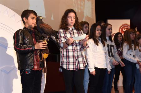 Foto de familia de todos los premiados de la gala de los XVIII Félix de Azara. Fotos: J. BLASCO.