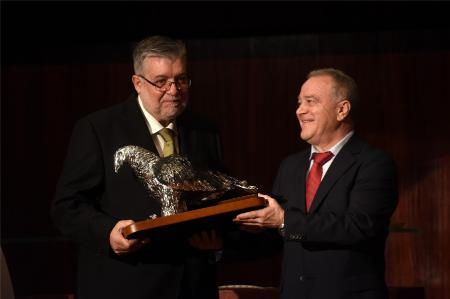 Foto de familia de todos los premiados de la gala de los XVIII Félix de Azara. Fotos: J. BLASCO.