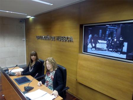 Imagen: La diputada Berta Fernández ha presentado el programa de Artes Plásticas para este año junto a Teresa Luesma.