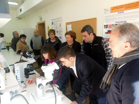 Imagen: Los responsables de la Diputación de Jaén conocen in situ el trabajo en...