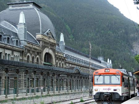 Imagen: Una laguna artificial, un espacio networking, una residencia de estudiantes, varios albergues o un espacio de modelismo ferroviario son algunos de los proyectos.