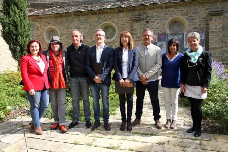 Imagen: Segundo encuentro con los medios, en el Jardín del Claustro del Museo Diocesano de Jaca