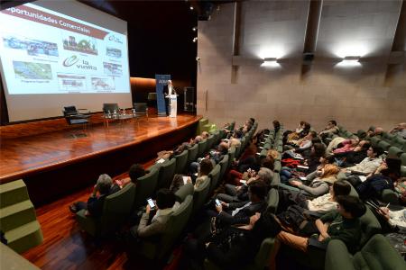 Imagen: Miguel Gracia durante su intervención en la apertura de la jornada.