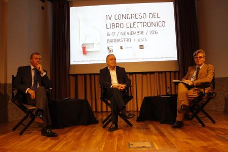 Imagen: Antonio Cosculluela, Miguel Gracia y Javier Celaya en la inauguración del Congreso.