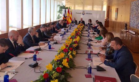 Imagen: Imagen de la reunión de la FEMP en la que participa Miguel Gracia