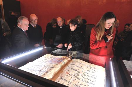 Miguel Gracia en la inauguración de la exposición que muestra los cantorales conservados. P. OTÍN