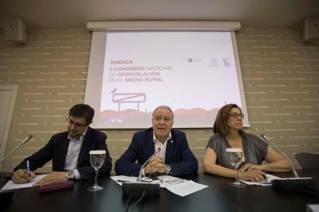 Imagen: Gracia, Ávila y Armisén adelantan las conclusiones del Congreso. J. BROTO
