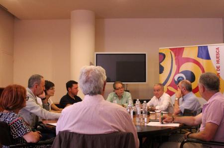 Imagen: Reunión de la Junta General de TuHuesca.