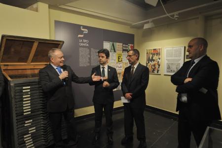 Imagen: El Presidente, en la inauguración de la muestra.P.O/DPH