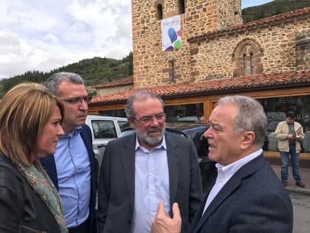 Imagen: El Presidente, tras participar en la mesa redonda.