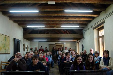 Los vecinos de Barbenuta en los pupitres de la antigua escuela