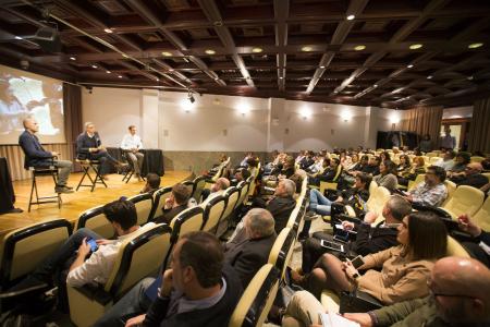 Imagen: Profesionales en el pasado Congreso del Ebook de Barbastro.