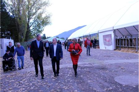 Un momento de la visita a la zona ganadera de la Feria