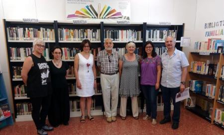 Manuel Sender en la biblioteca de Huesca que lleva el nombre de su padre