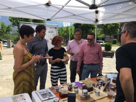 Imagen: Apertura del mercado donde se han expuesto productos altoaragoneses y franceses