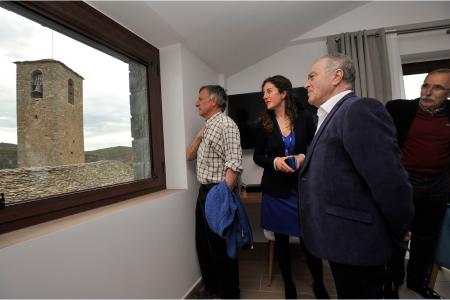 Imagen de la inauguración del Hotel Tierra Buxo en Arcusa