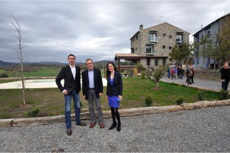 Imagen de la inauguración del Hotel Tierra Buxo en Arcusa