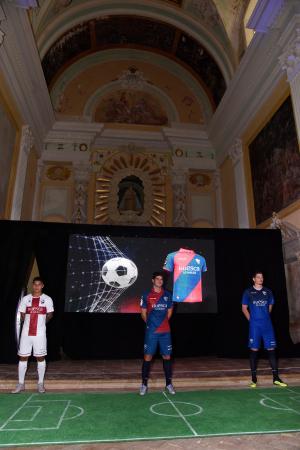 Presentación de la nueva equipación. J.B.