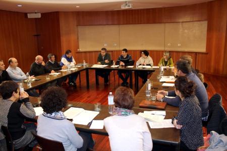 Imagen: Encuentro celebrado entre DPH, comarcas y grupos en la sede provincial